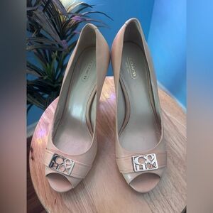 COACH Women's Nude Peep-Toe Pumps with Signature Hardware Size 9B